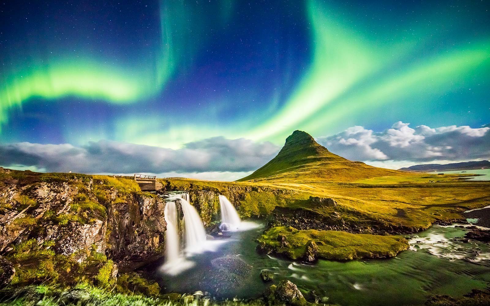 A Beleza Gelada da Islândia: Geleiras, Vulcões e Aurora Boreal