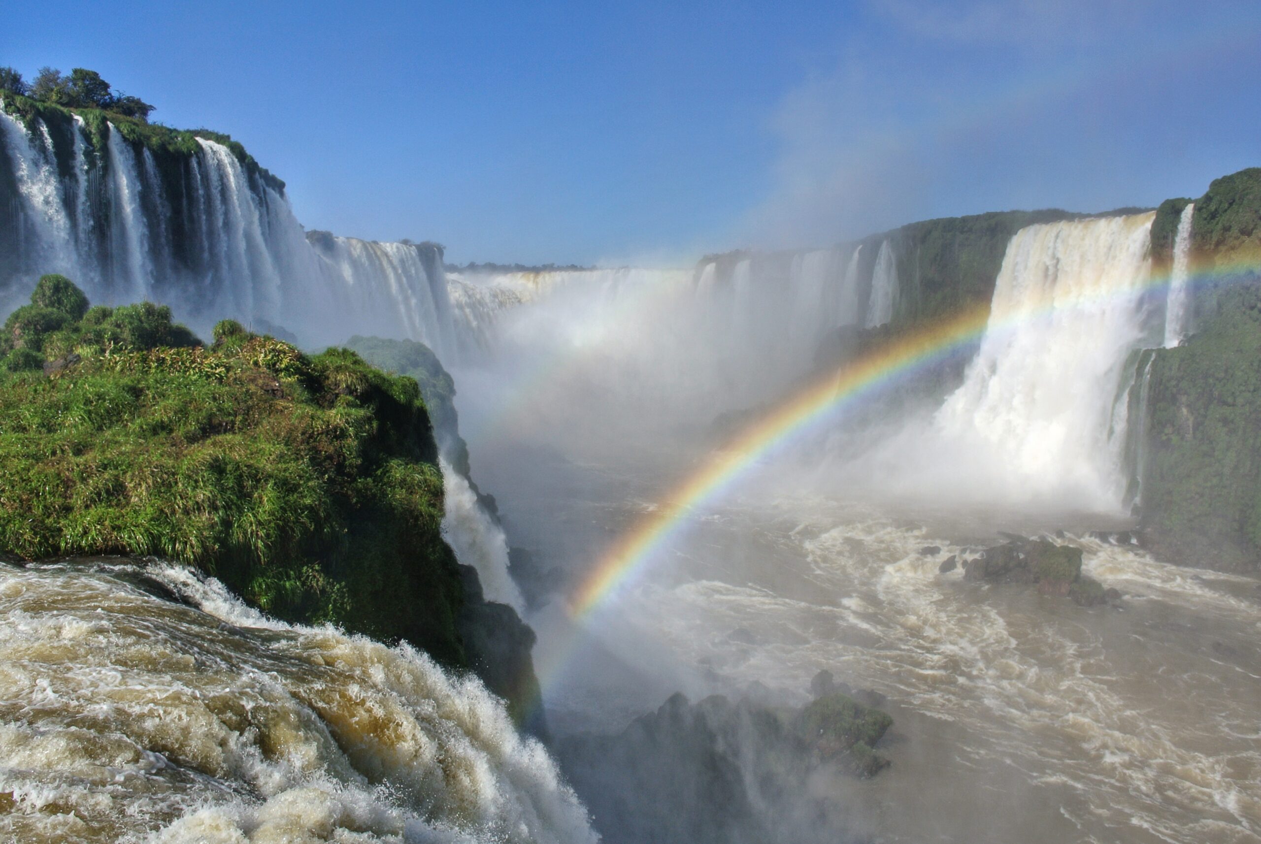 Um mergulho na força e na imponência das Cataratas do Iguaçu