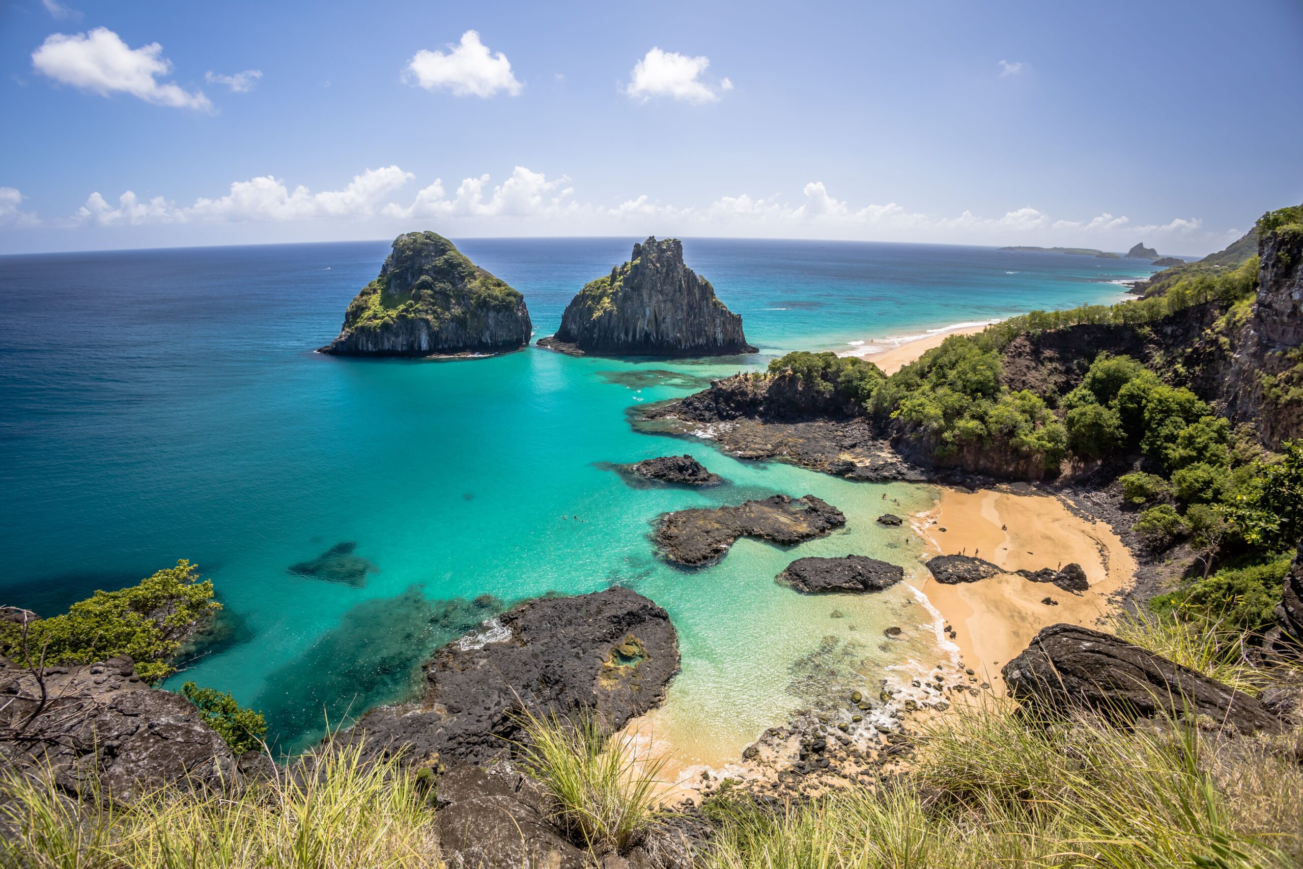 Uma viagem pelas águas cristalinas e tesouros naturais de Fernando de Noronha