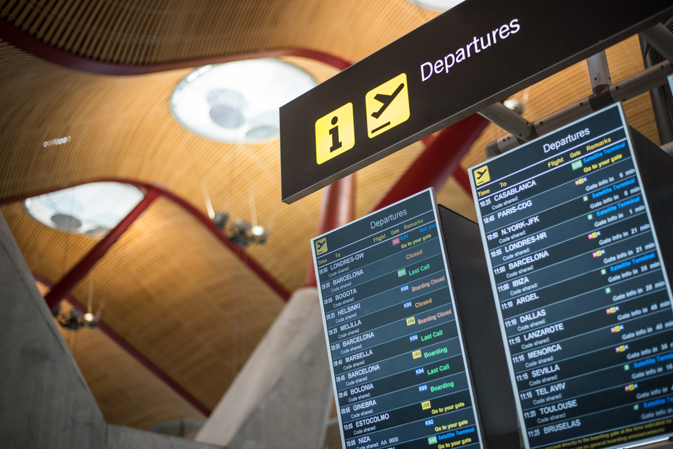 Aeroportos de Portugal acumulam longas filas com novo sistema