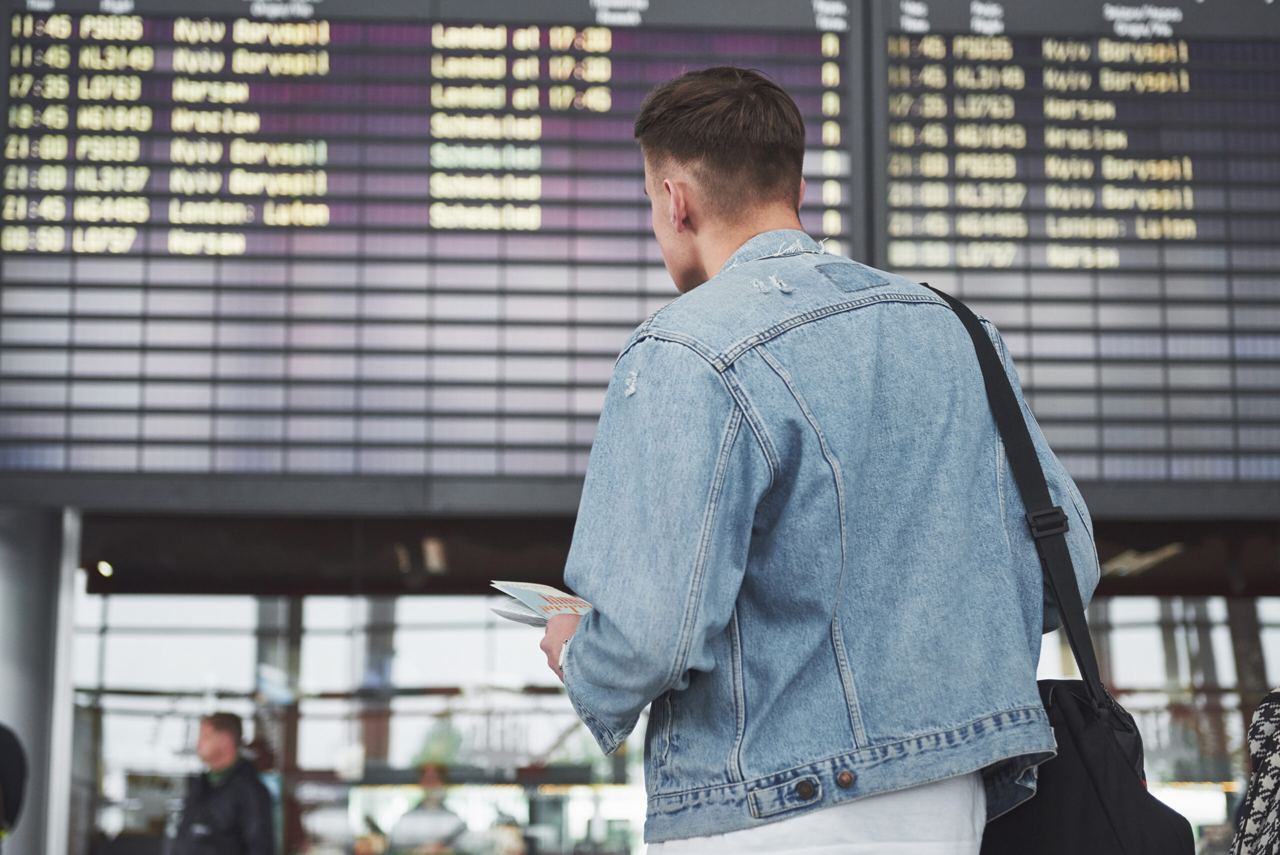 Seu voo foi cancelado? Veja o que fazer para não perder a viagem