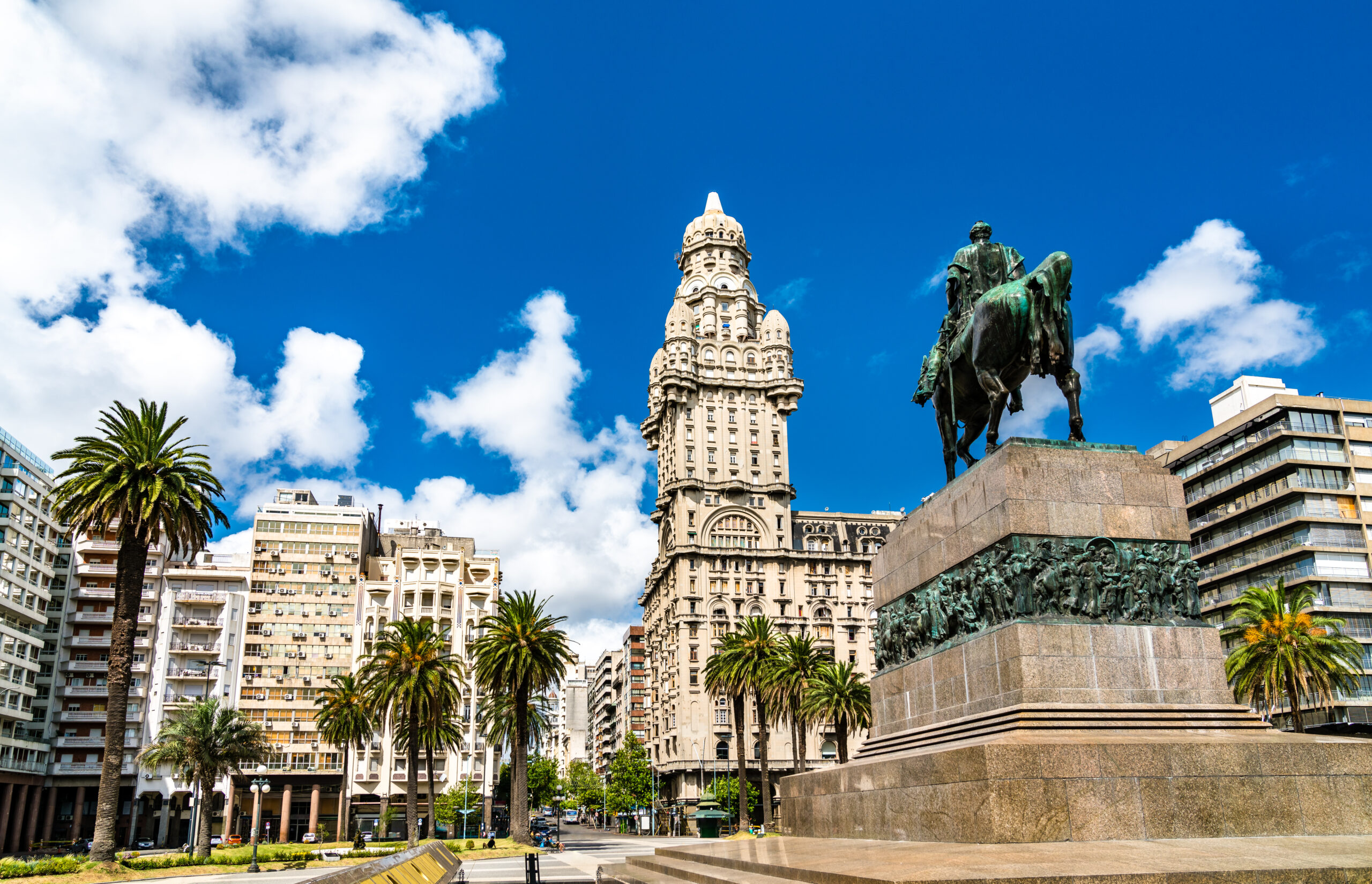 Montevidéu no verão: praias e o melhor ritmo da capital uruguaia