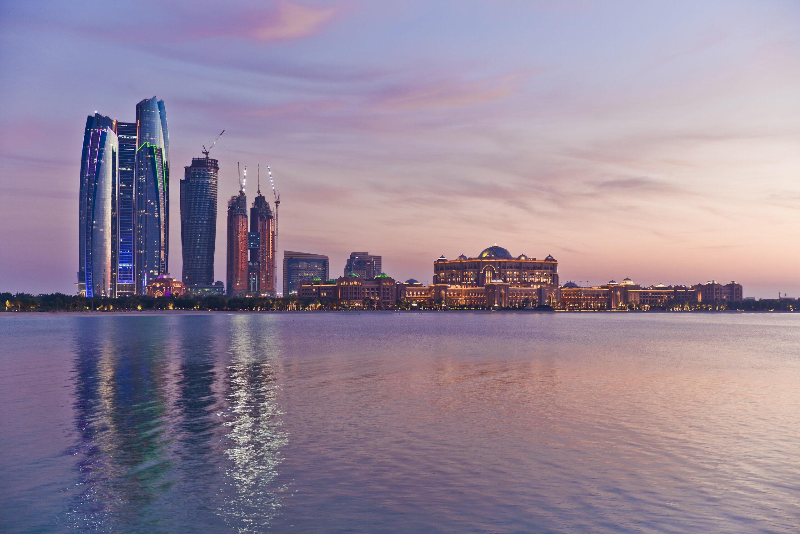 Abu Dhabi além do luxo: entre deserto, cultura e arquitetura