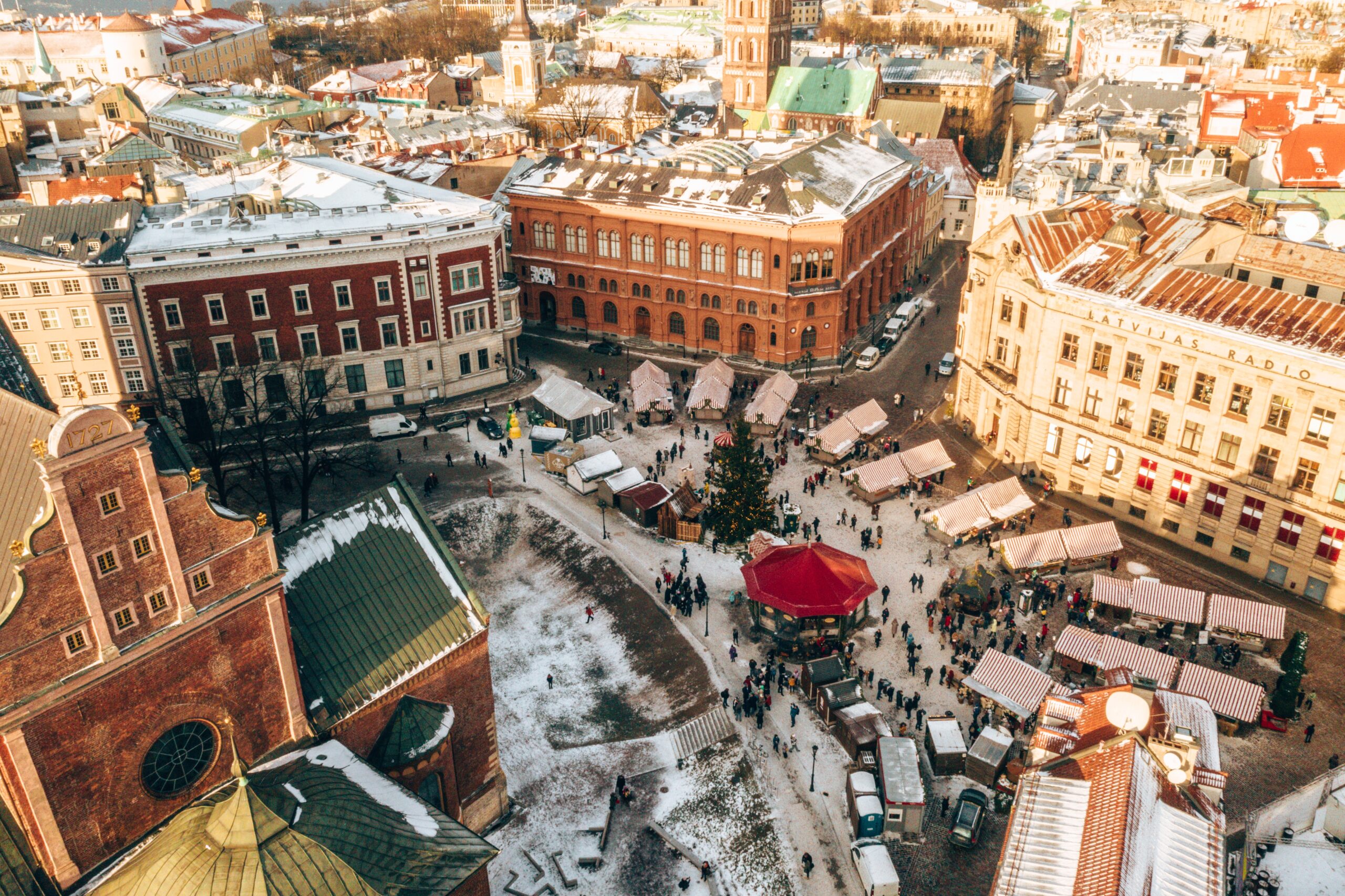 Tallinn entre muralhas medievais e o inverno do Báltico