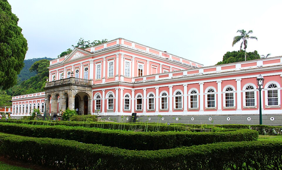 Petrópolis no verão, entre jardins históricos e refúgios da serra