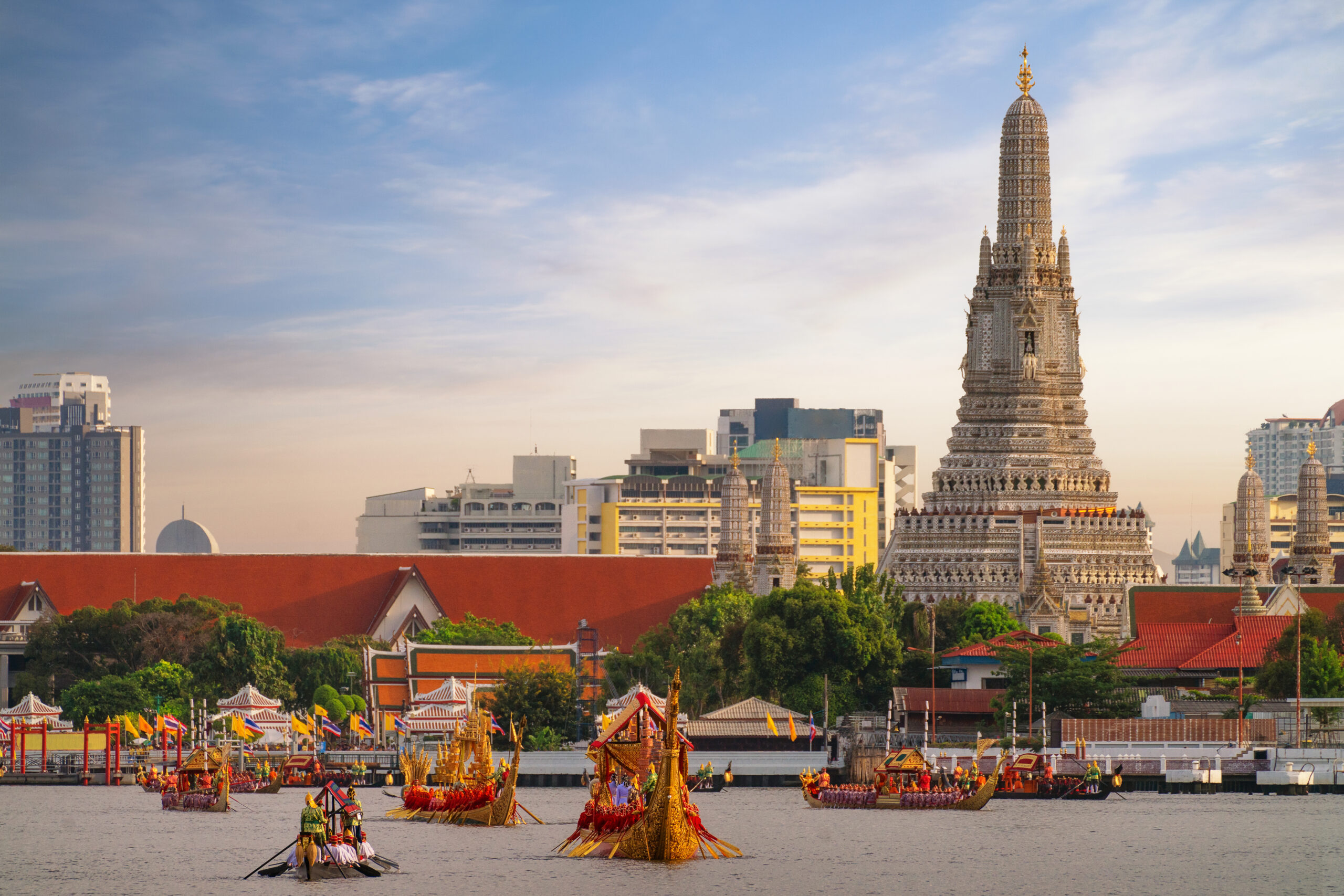 Bangkok entre templos dourados, mercados de rua e arranha-céus